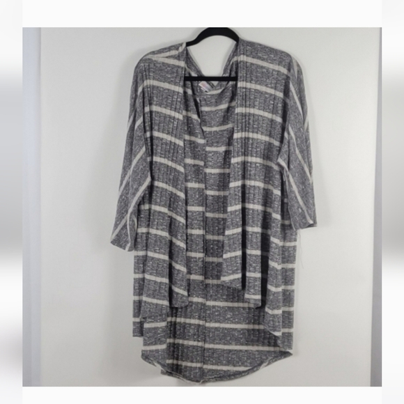 LuLaRoe Sweaters - LULAROE LINDSAY Grey Sweater Cardigan Size Medium
